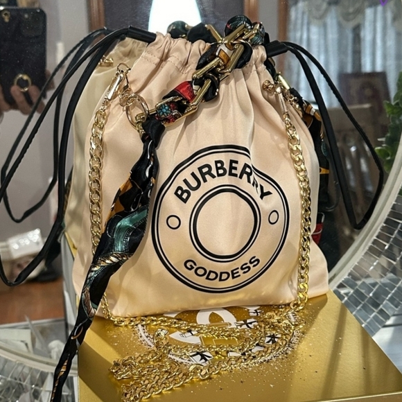 Burberry - Picture 1 of 8